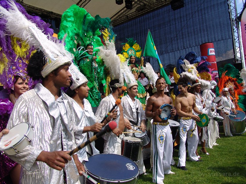 Samba, Percussion, Trommler, Batucada, Samba-Umzug in der Landeshauptstadt Wiesbaden auf dem Wilhelmstraßenfest. 31